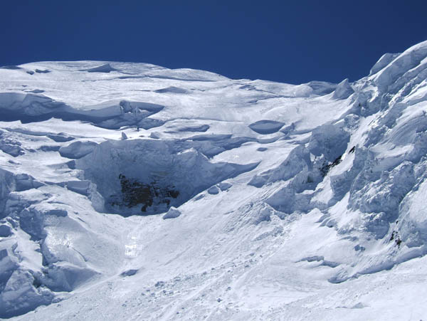 #15 Mt Blanc : Toute la face Nord et le passage à droite où mes amis sont descendus Mt Blanc : Toute la face Nord et le passage à droite où mes amis sont descendus