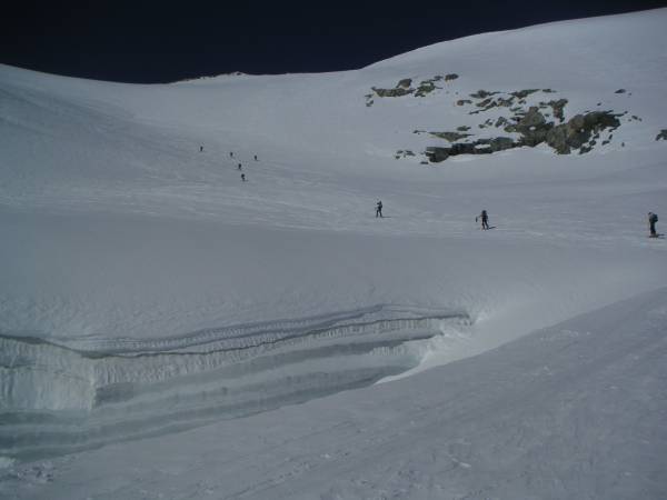 #19 Crevasse : Receptacle en cas de chute de l Crevasse : Receptacle en cas de chute de l'arête...