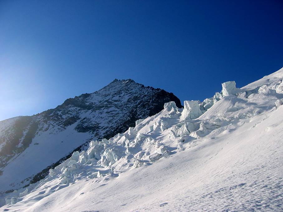 #9 Sandwich : Barre de Séracs supérieure, que l Sandwich : Barre de Séracs supérieure, que l'on contourne aisément par la droite pour rejoindre Tracuit