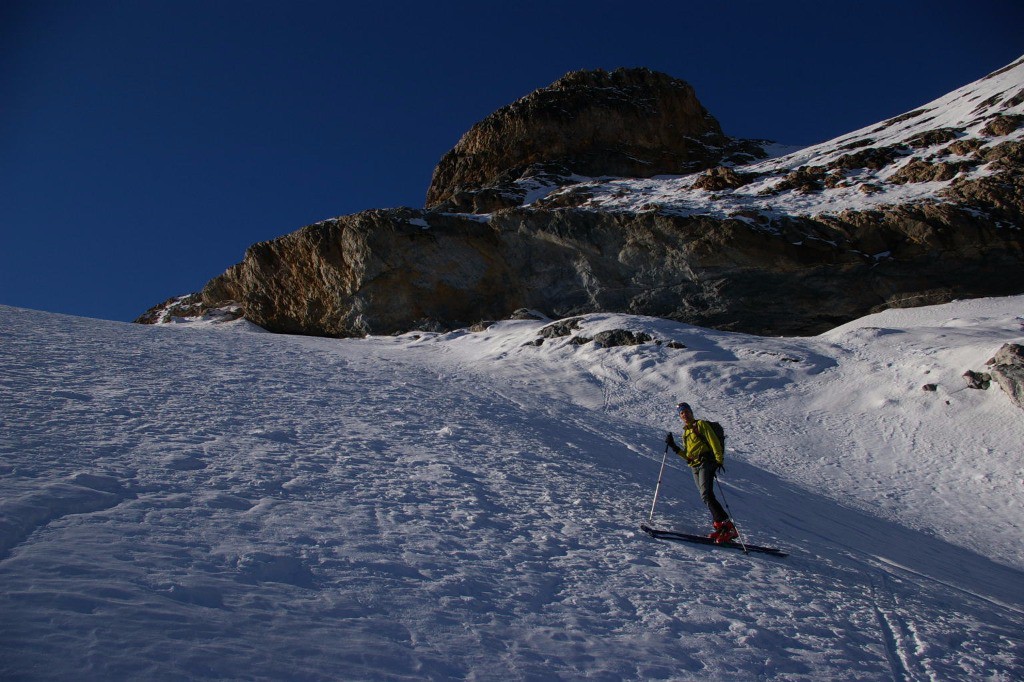 #6 On tangeante le glacier, poudre tassée On tangeante le glacier, poudre tassée