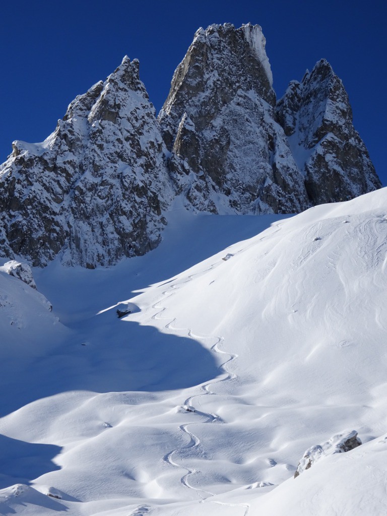 Le bonus : trace en poudre sur la moraine des Aiguilles de la Balme