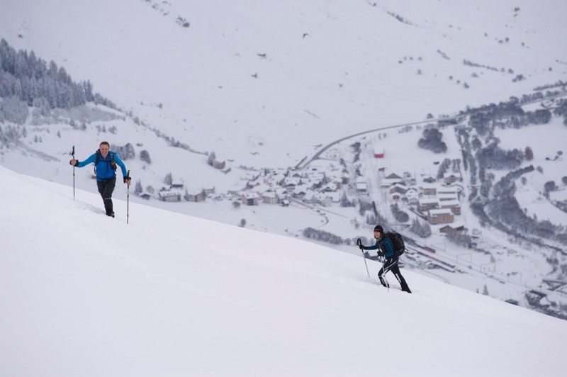 les suivants à la montée, au fond Realp