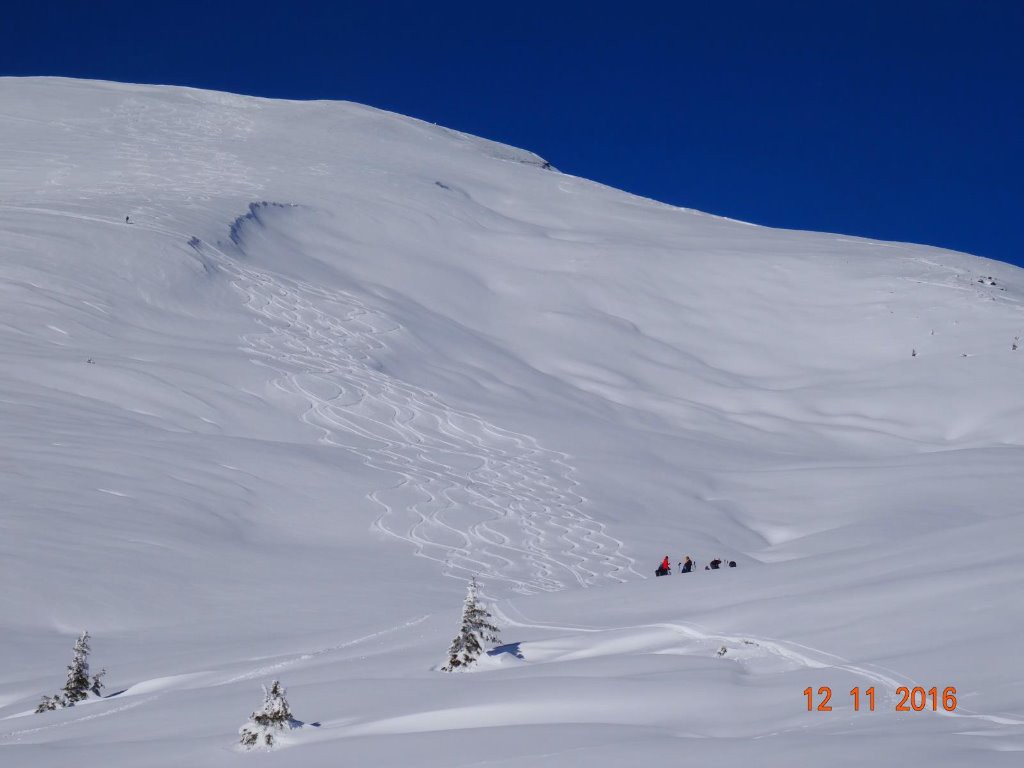 top, mis à part sous le sommet