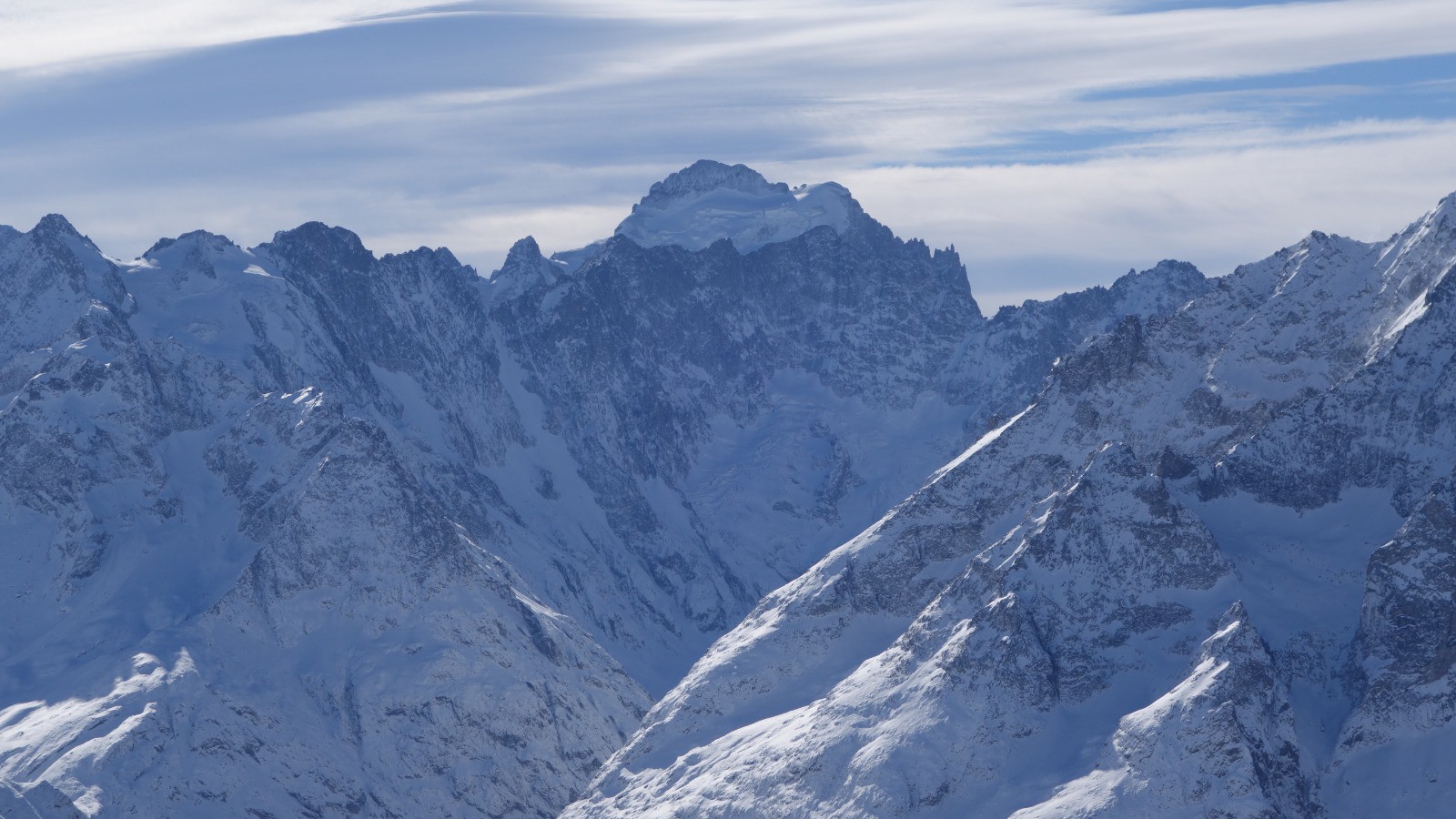 Gros plan sur la Barre et le Dôme des Ecrins