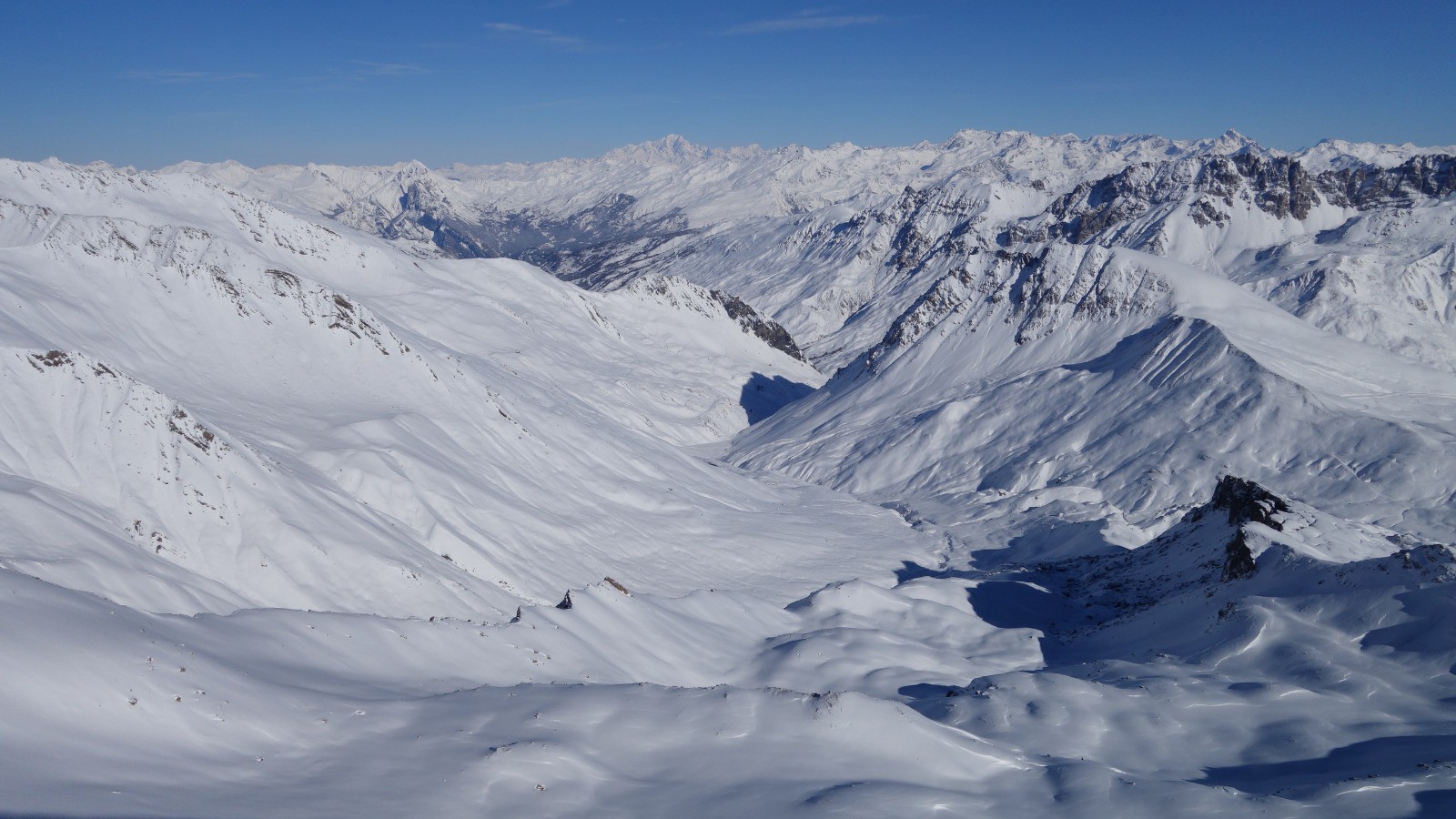 #5 Notre premier vallon de descente face au Mont-Blanc Notre premier vallon de descente face au Mont-Blanc