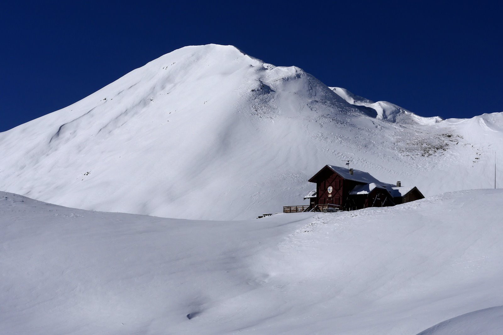 Le refuge niché au pied du Dou de Moutiers.