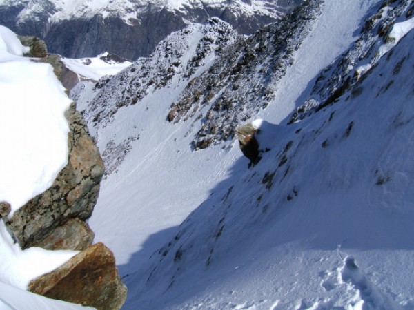 #4 couloir ouest et col 3150 : l couloir ouest et col 3150 : l'acces au couloir et le col ou debouche le deuxieme couloir