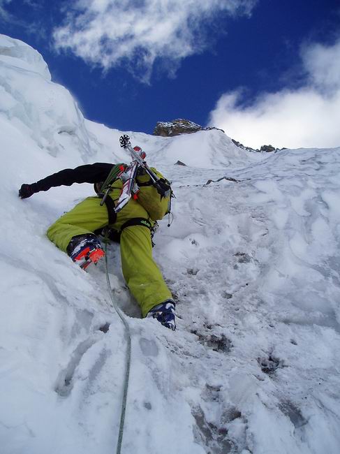 Nimp dans les séracs! : Pourquoi faire simple qd on peut faire compliqué! A la descente, ça passe entièrement à ski... ailleurs!