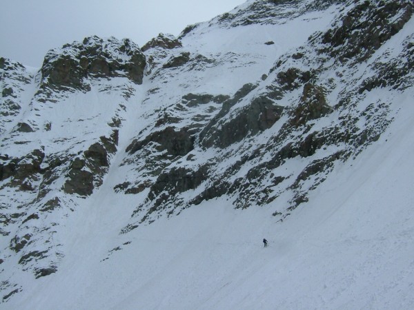 #5 traversée sous les barres : Après la desescalade du goulet en arrière plan . traversée sous les barres : Après la desescalade du goulet en arrière plan .