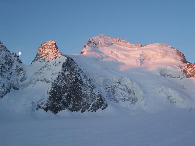 #1 Barre des écrins : Classique certes, mais avec la (petite) lune, ca l Barre des écrins : Classique certes, mais avec la (petite) lune, ca l'est déjà moins..