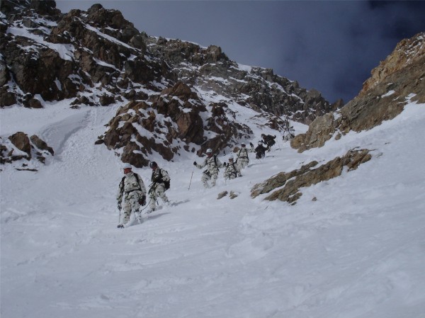 #2 Militaires : Apparition militaire dans le couloir (grosse tranchée en formation...) Militaires : Apparition militaire dans le couloir (grosse tranchée en formation...)