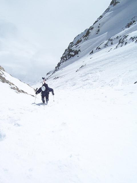 #6 Montée : Jb remonte le couloir, du 4.2 bien tassé.. Montée : Jb remonte le couloir, du 4.2 bien tassé..