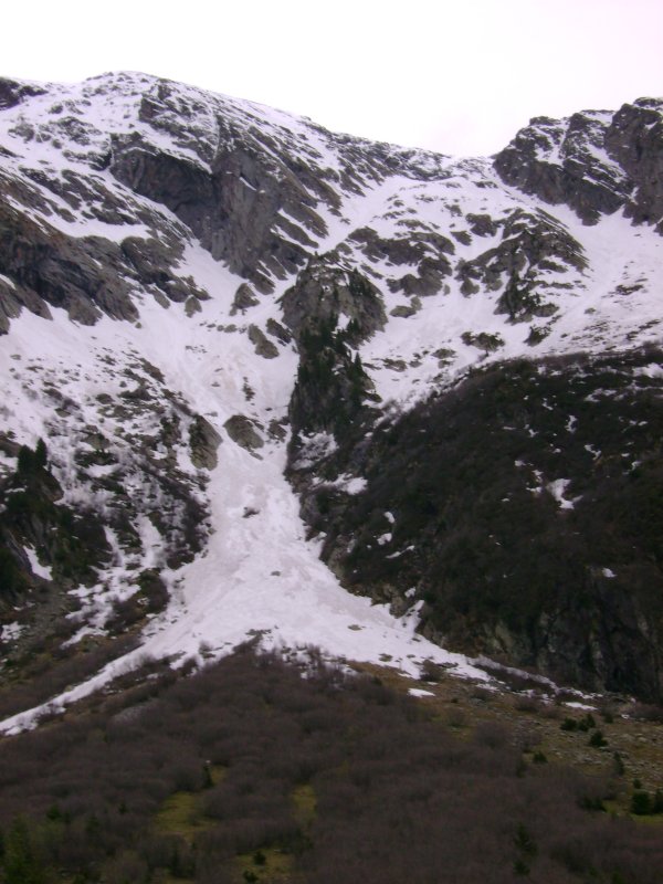 #3 Nord de la X de Pinelli : Voila ou je passe. Peu aprèsle Y de droite, il vaut mieux passer sur l Nord de la X de Pinelli : Voila ou je passe. Peu aprèsle Y de droite, il vaut mieux passer sur l'epaule plutot que rester dans le couloir, qui je pense ne passe plus à la montée