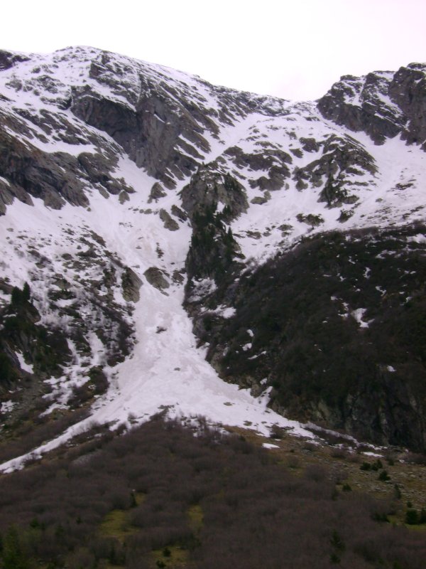 Nord de la X de Pinelli : Voila ou je passe. Peu aprèsle Y de droite, il vaut mieux passer sur l'epaule plutot que rester dans le couloir, qui je pense ne passe plus à la montée