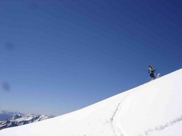 #8 Flo au col : Florence au niveau du Col, grand bleu, grand ski Flo au col : Florence au niveau du Col, grand bleu, grand ski