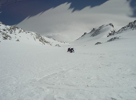 #7 2/3 sup de la face : Les deux alpinistes partis 3h plus tôt. Merci pour la trace. 2/3 sup de la face : Les deux alpinistes partis 3h plus tôt. Merci pour la trace.