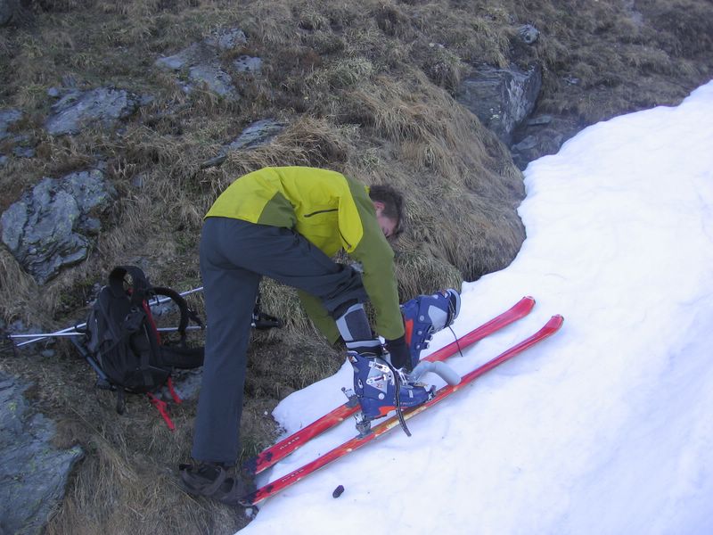 #2 Grand Bec : Bruno troque ses sandales contre ses Garmonts. Et dire que ces sandales ont été une excuse pour sa lenteur matinale... Grand Bec : Bruno troque ses sandales contre ses Garmonts. Et dire que ces sandales ont été une excuse pour sa lenteur matinale...