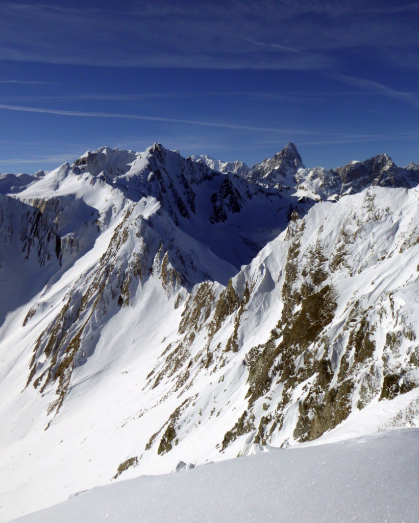 vue énorme sur le massif du Mt Blanc