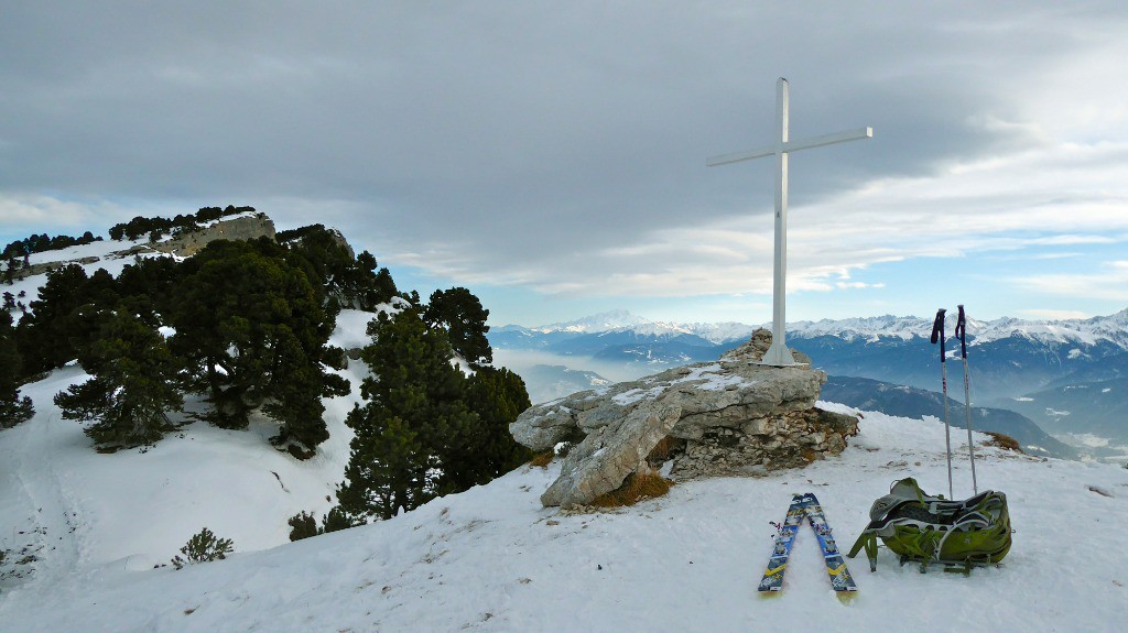 #10 A la croix avant la foule des grands jours A la croix avant la foule des grands jours