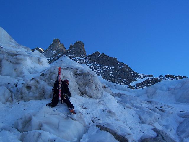 #12 milieu : 2ème passage en glace, plus court: au début de la grande traversée à droite milieu : 2ème passage en glace, plus court: au début de la grande traversée à droite