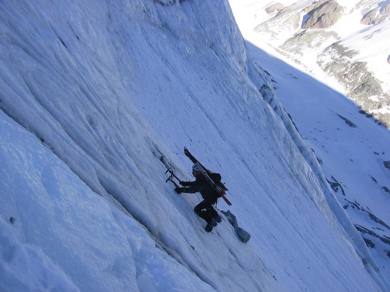 #1 Col Est du Pelvoux : Manu dans la première traversée en glace Col Est du Pelvoux : Manu dans la première traversée en glace