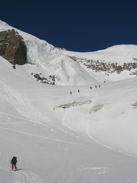 Albaron : Montée sous les seracs du glacier des Evettes
