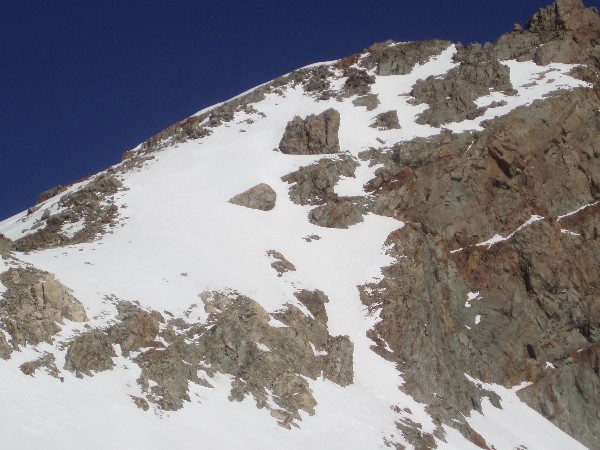 Le sommet : La dernière pente. Nous nous sommes arrétés à la limite des rochers.