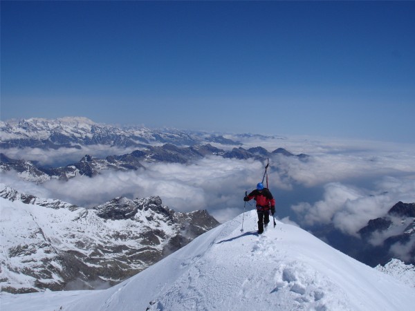 #8 Arête est : Sylvain entre ciel et terre Arête est : Sylvain entre ciel et terre
