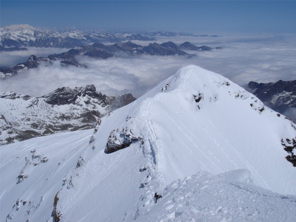 #10 Arête est : Du gaz des deux côtés, trace à faire, solitude... nous savourons Arête est : Du gaz des deux côtés, trace à faire, solitude... nous savourons