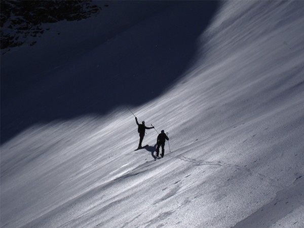 Ombre et lumière : Foifoi et Sylvain sur le glacier de l'Albaron de Sea