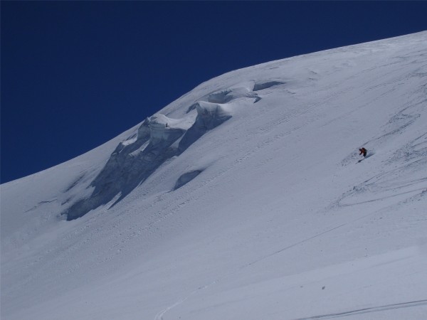 #8 Grand ski : Pascal taille des courbes sur le glacier du Vallonnet Grand ski : Pascal taille des courbes sur le glacier du Vallonnet