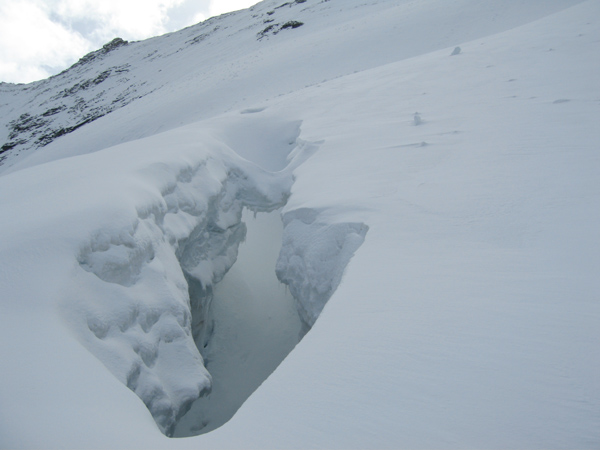 #2 Crevasse : Il y en a d Crevasse : Il y en a d'autres bien cachées sous la poudre...