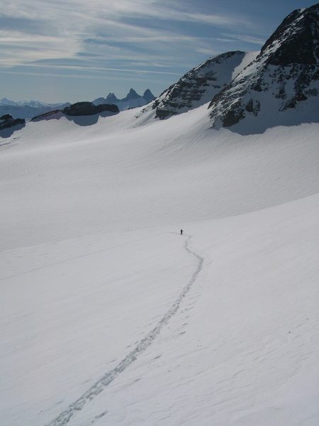 #2 Etendard : Ca fait plaisir de faire la trace à cette saison et sur ce glacier si fréquenté... Etendard : Ca fait plaisir de faire la trace à cette saison et sur ce glacier si fréquenté...