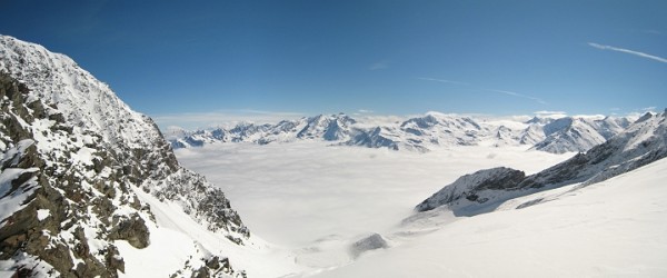 Pano Grand Col : La vue depuis le grand col avec cette océan de nuage (on pensé a vous ... dans les vallées sous la pluie).