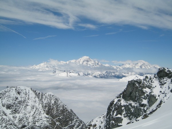 #3 Le Mont-Blanc : Le Mont-Blanc assis sur son océan de nuage Le Mont-Blanc : Le Mont-Blanc assis sur son océan de nuage