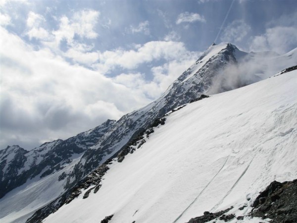 mont turia : le mont turia vu du grand col - on voit les restes de l'avalanche de samedi sur le bas