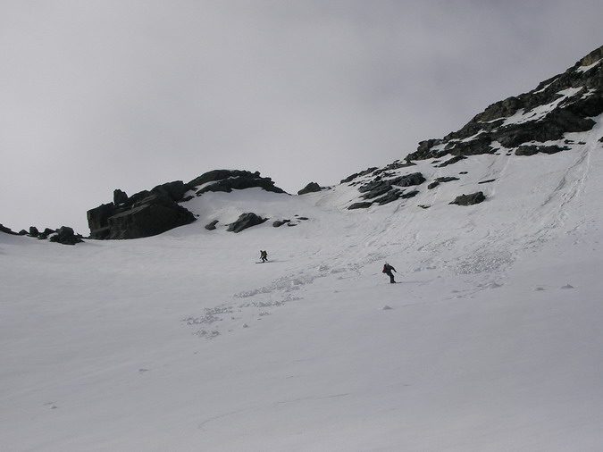 #4 premiers virages : au centre le petit col où nous nous sommes arrétés premiers virages : au centre le petit col où nous nous sommes arrétés