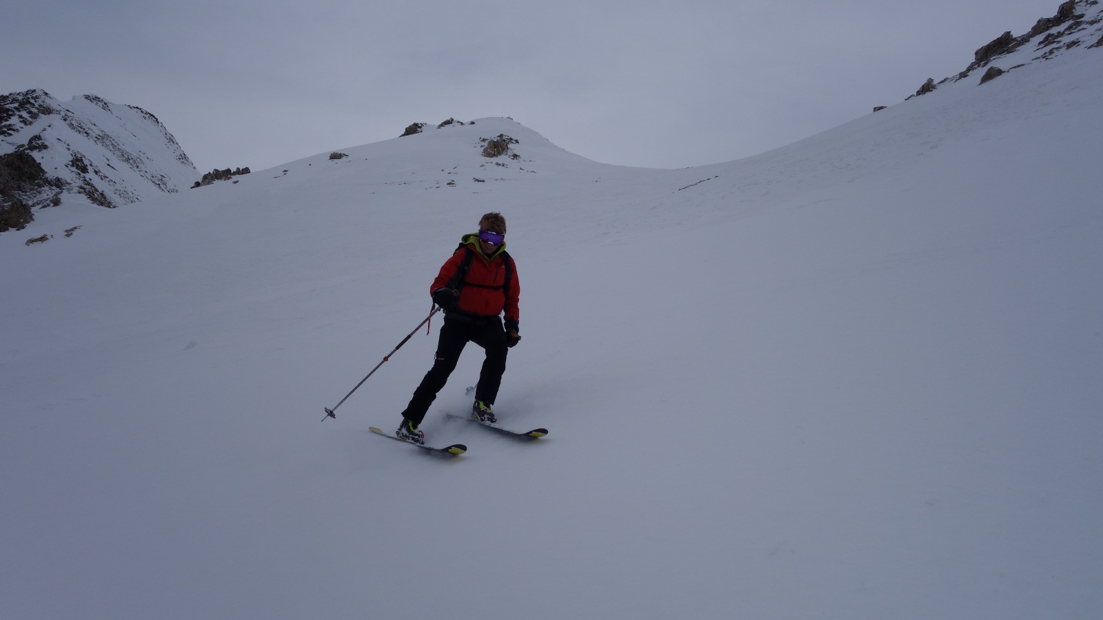 Neige dure dans la descente