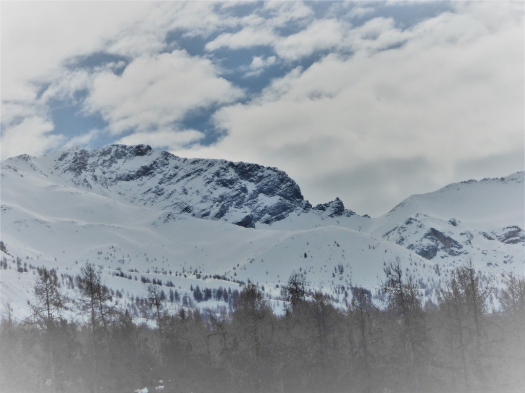 Furtive éclaircie sur l'Alpe et Col Julien 