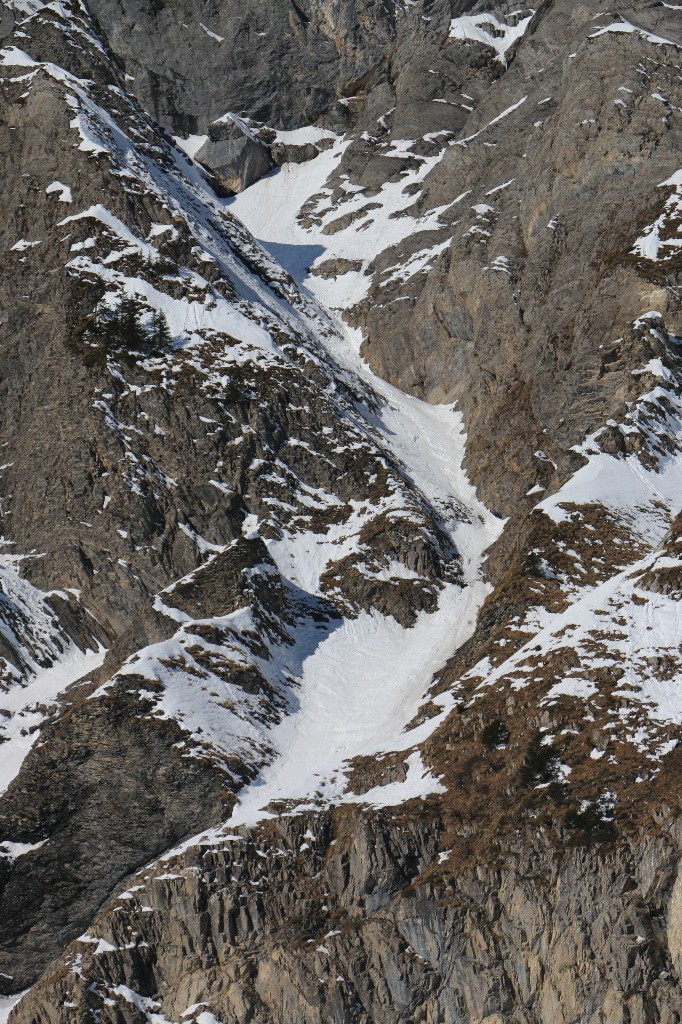 #2 Le haut du couloir manque quand même sérieusement de neige Le haut du couloir manque quand même sérieusement de neige