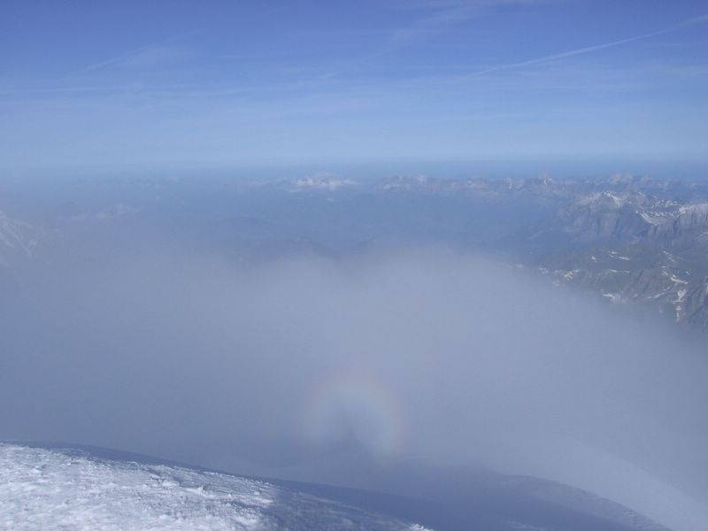 #1 Aiguille verte : Vue du sommet : on ne voit pas grand chose sauf un joli spectre de Broken Aiguille verte : Vue du sommet : on ne voit pas grand chose sauf un joli spectre de Broken