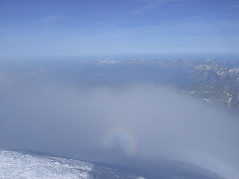 Aiguille verte : Vue du sommet : on ne voit pas grand chose sauf un joli spectre de Broken