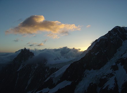#3 Aiguille du midi : Le beau temps s Aiguille du midi : Le beau temps s'installe avec le vent...