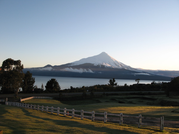 #5 Volcan Osorno : L Volcan Osorno : L'Osorno et le lago Llanquihue au petit matin.