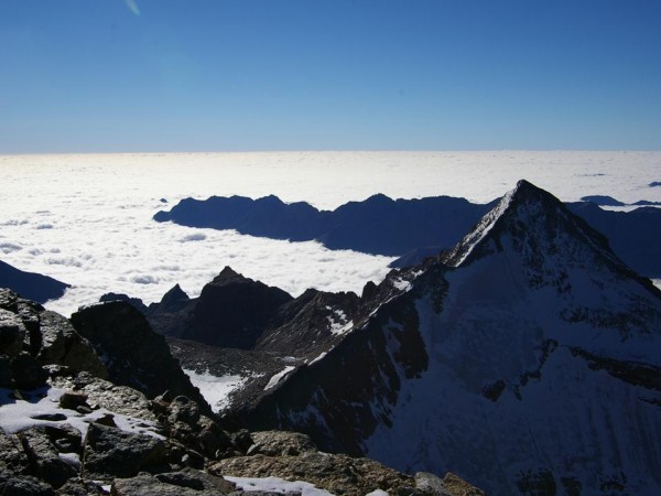 Tresenta 3609 : Le sommet n'est pas encore skiable, pour le moment, c'est un belvédère sur la mer.