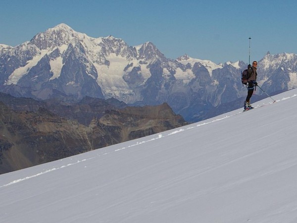 Bon anniversaire : 13 octobre 2007, 30 ans de Sancy au bar "Les Mélèzes". L'apéritif maison s'appelle "Mont-Blanc"... à servir avec modération, car sinon, exit la forme "montagne"