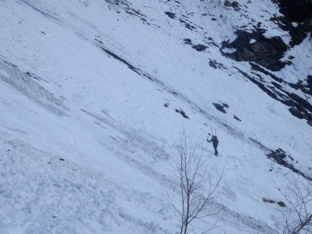 #3 passage en crampons au-dessus d passage en crampons au-dessus d'un des nombreux ravins
