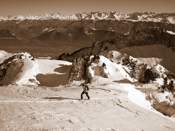 #1 Sommet des Lances : Sortie de la combe nord des Lances. Un chamois nous observe. Sommet des Lances : Sortie de la combe nord des Lances. Un chamois nous observe.