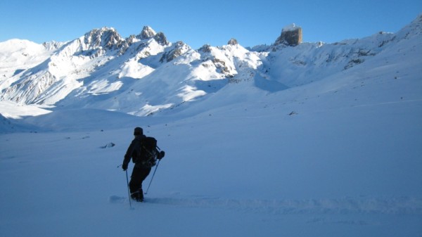 #9 Col de la Coire : Ambiance Pole Nord sous le Col du Coin, sous le regard de la Pierra Menta Col de la Coire : Ambiance Pole Nord sous le Col du Coin, sous le regard de la Pierra Menta