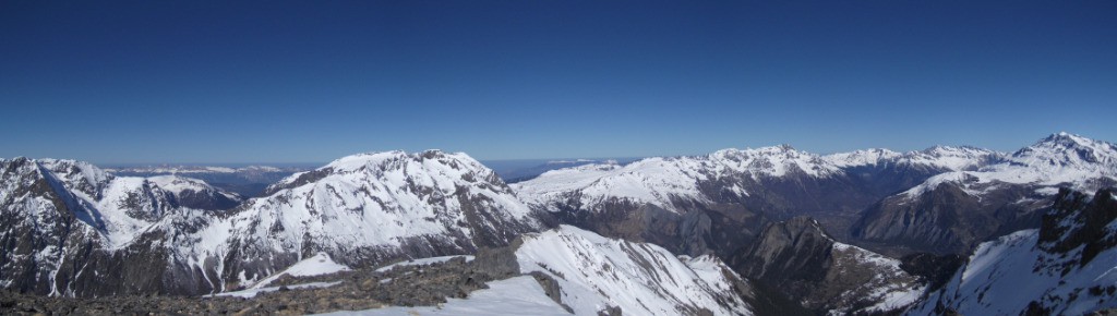 Panorama coté vallée de Bourg d'Oisans
vue sur les massifs du Taillefer , Belledonne, et Grandes Rousses